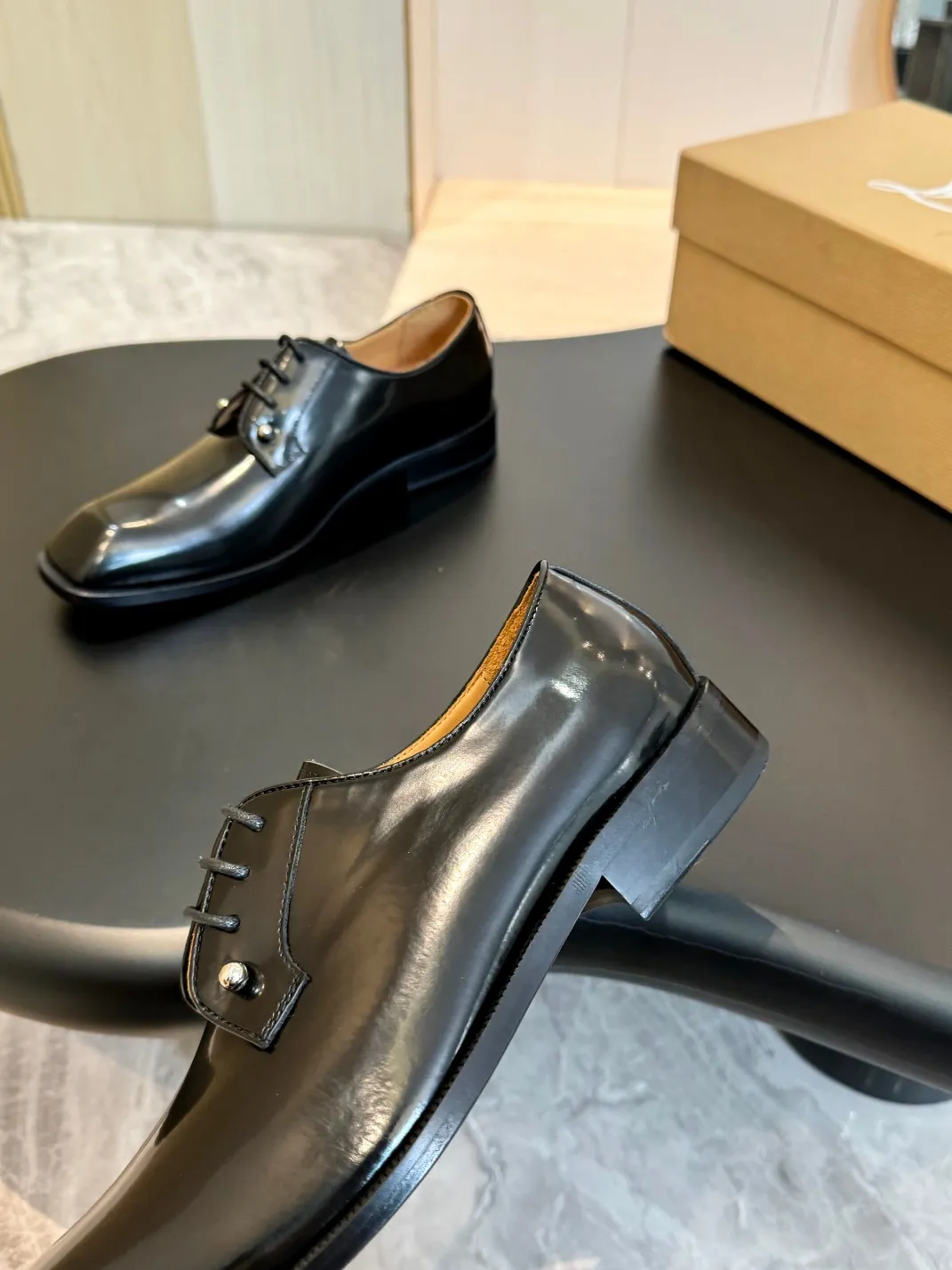 [CL red sole shoes] Top P: 1020💰 Size 39-44 (⚠️38.45.46.47 custom-made, non-returnable and non-exchangeable) 🆑High-end men's business formal leather shoes, original authentic top quality goods ••✅💯 Top original order purchasing agent! Original imported patterned cowhide ➕Imported cowhide lining ➕Cowhide feet ➕Original leather outsole~🉑️Feel free to compare the authentic ones!